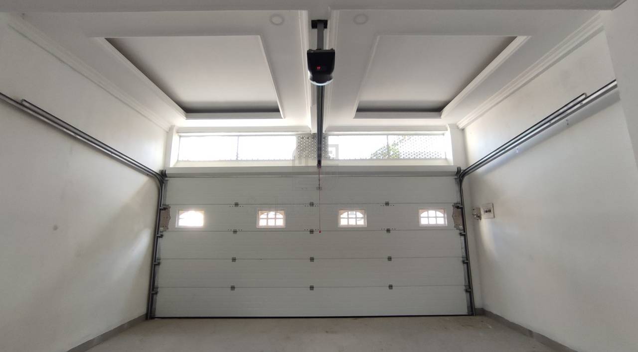 11 model pintu custom modern untuk rumah dan industri 2026